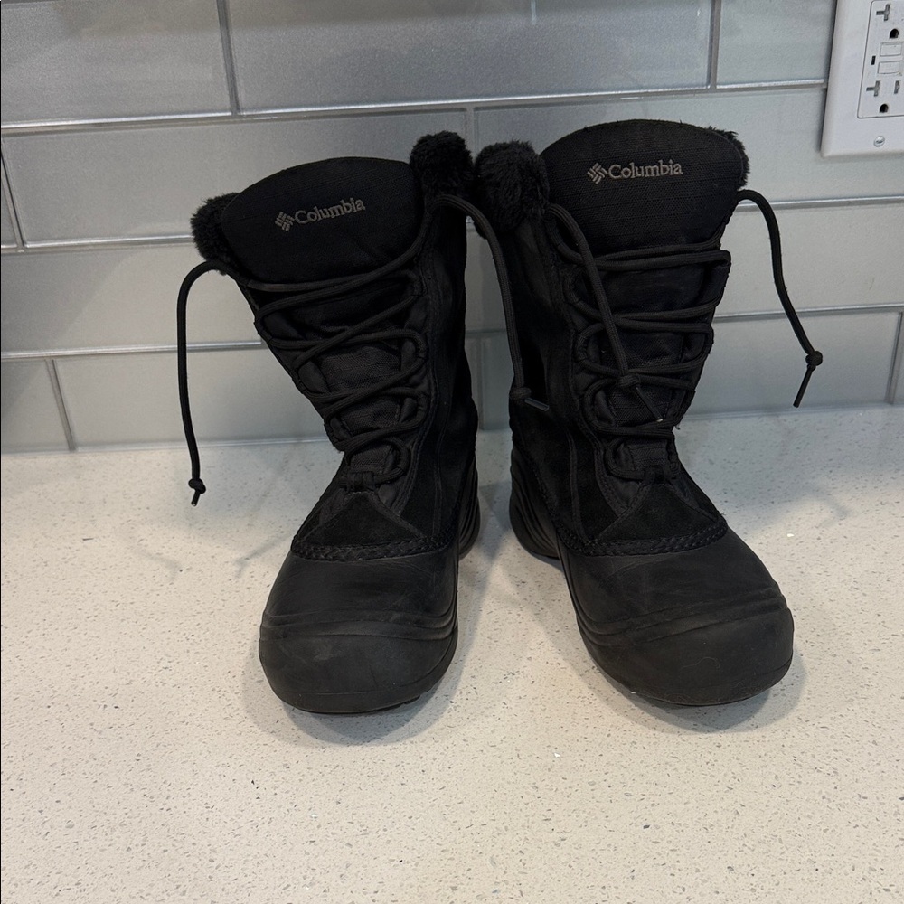 Columbia Black Insulated Boots size 6